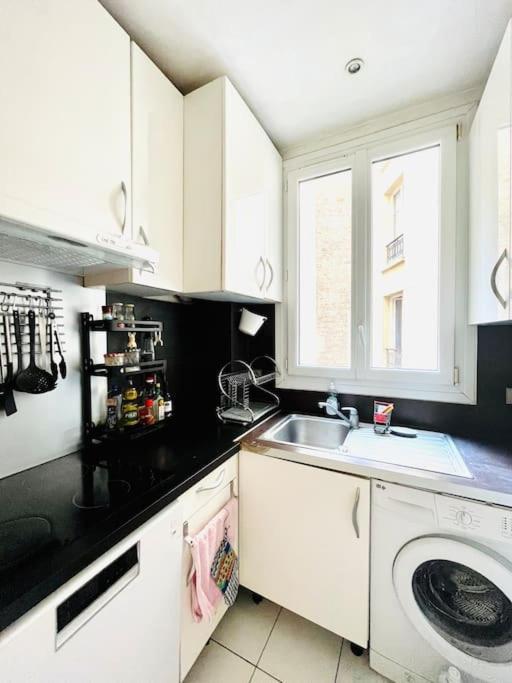 Beautiful Apartment With Balcony Paris Eksteriør billede