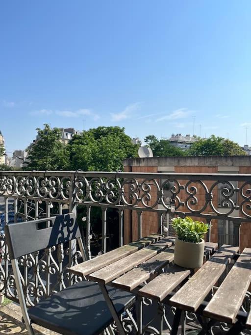 Beautiful Apartment With Balcony Paris Eksteriør billede